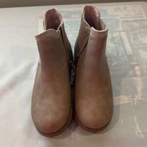 Harper Canyon Light Brown Ankle Booties